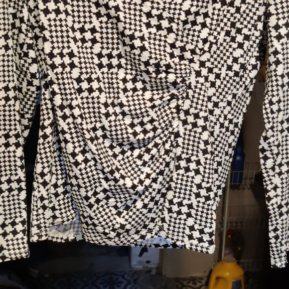 Top - Picture 2 of 3